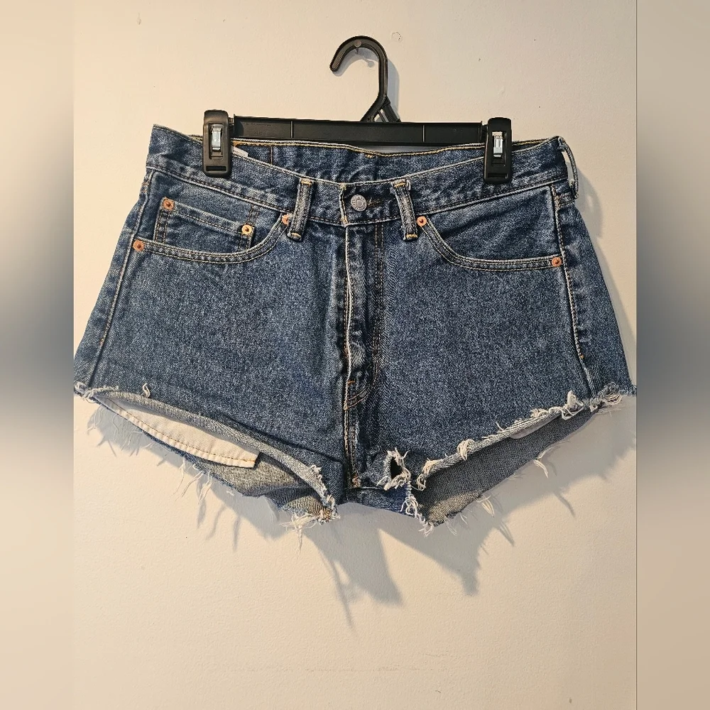 Levi’s 505 Cutoff Denim Shorts W32 Distressed Raw Hem Vintage - Picture 2 of 6